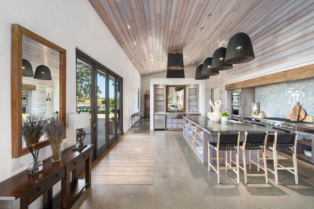 The Vineyard House interior, view 8