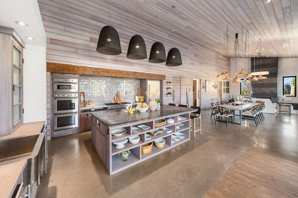 The Vineyard House interior, view 12