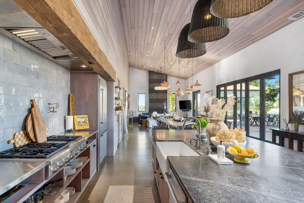 The Vineyard House interior, view 15