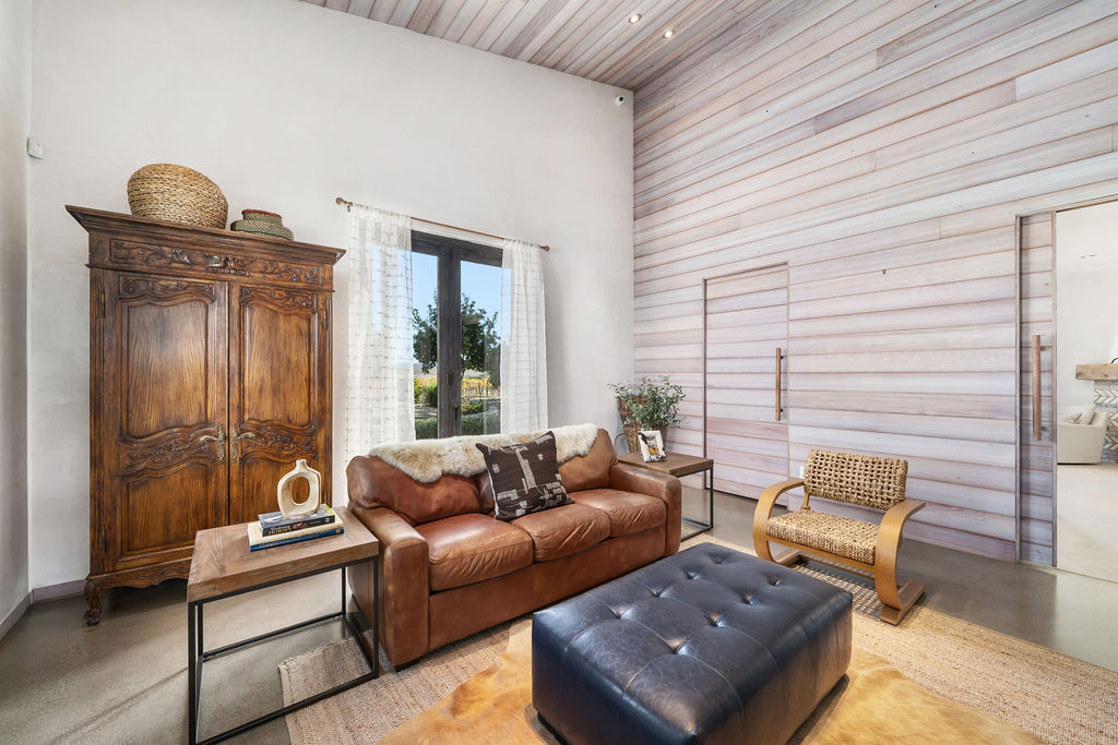 The Vineyard House interior, view 17