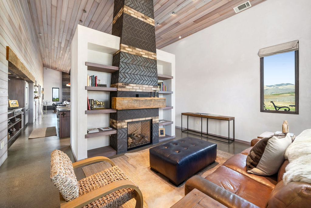 The Vineyard House interior, view 18