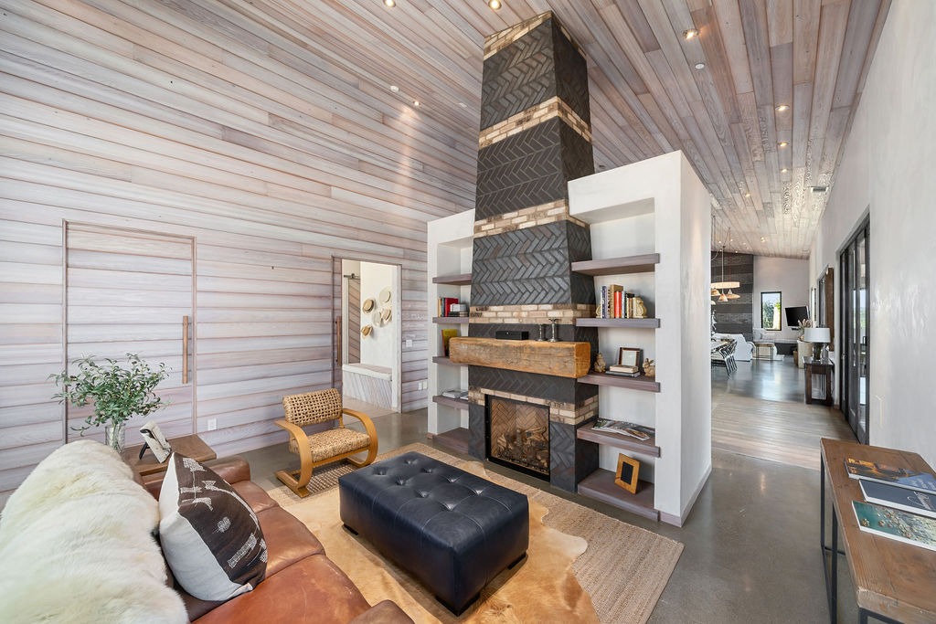 The Vineyard House interior, view 19