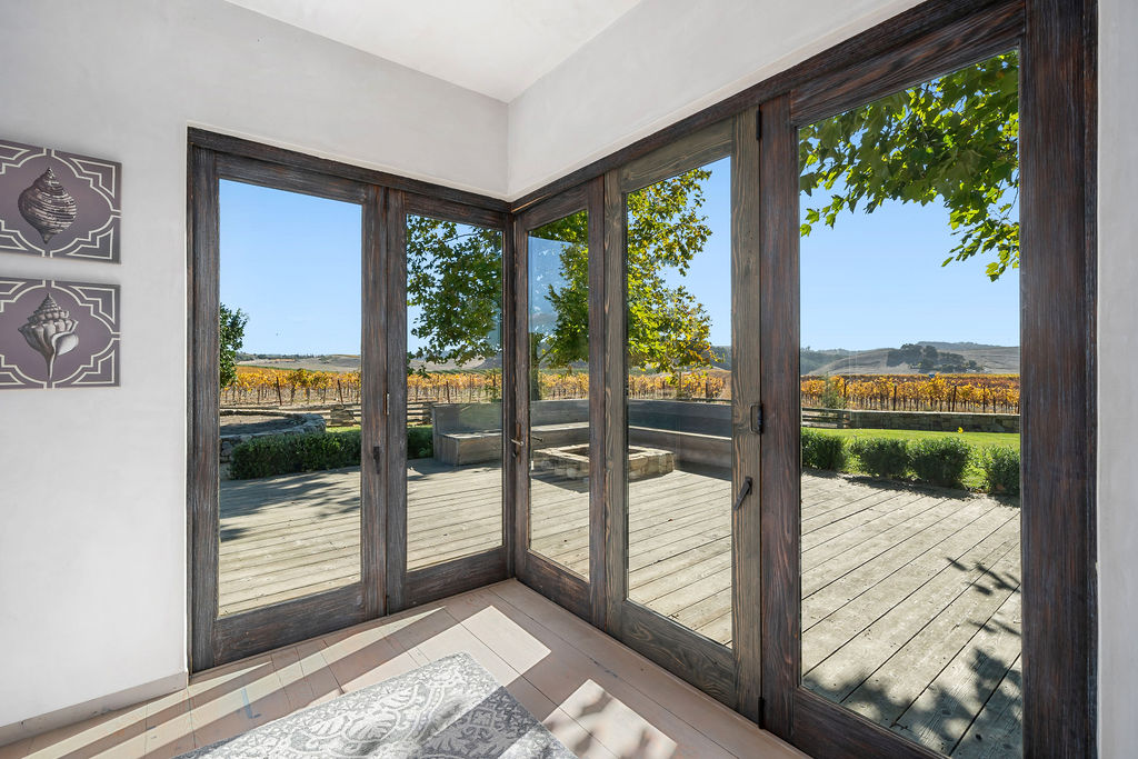 The Vineyard House interior, view 21