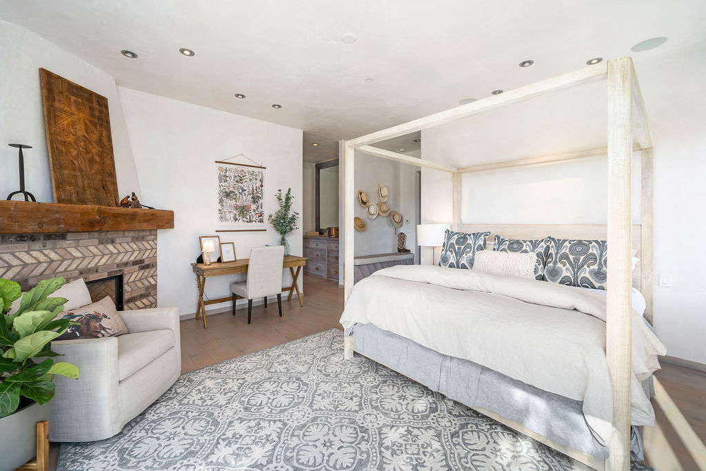 The Vineyard House interior, view 23