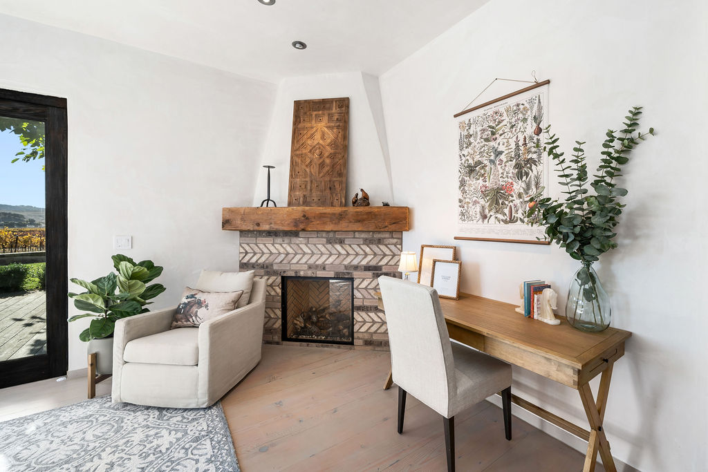 The Vineyard House interior, view 24
