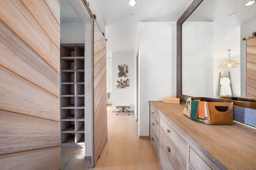 The Vineyard House interior, view 25