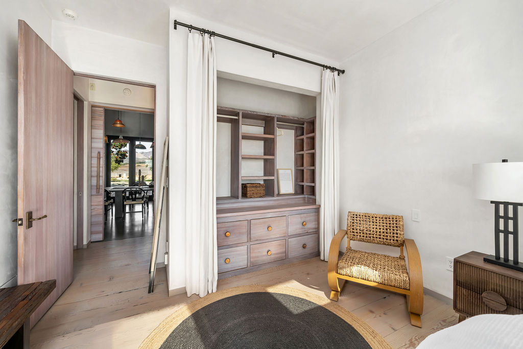 The Vineyard House interior, view 31