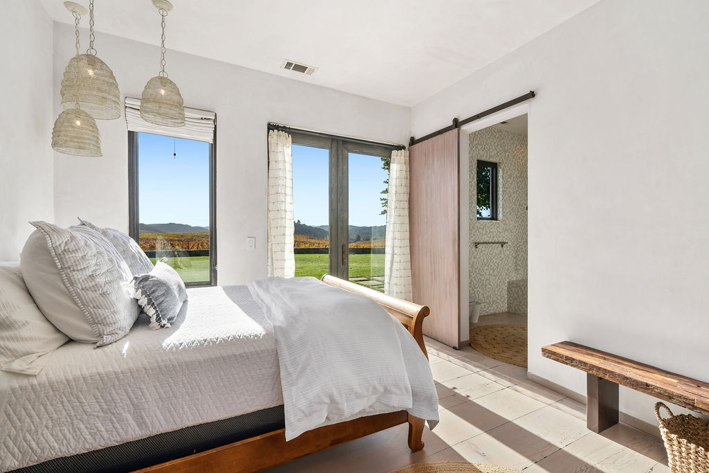 The Vineyard House interior, view 32