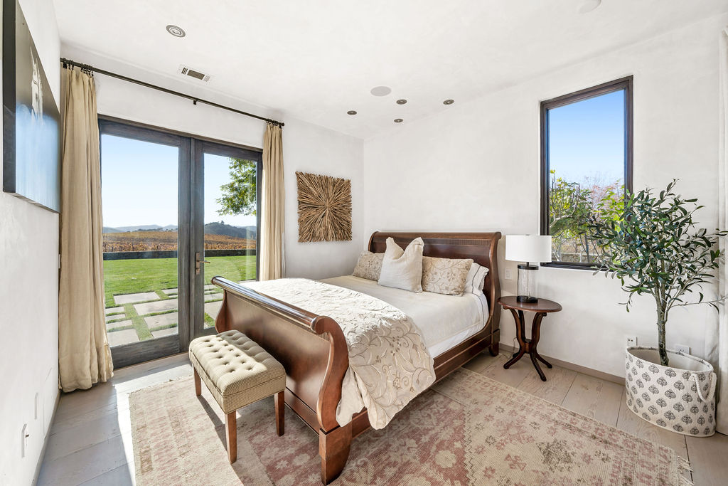 The Vineyard House interior, view 34