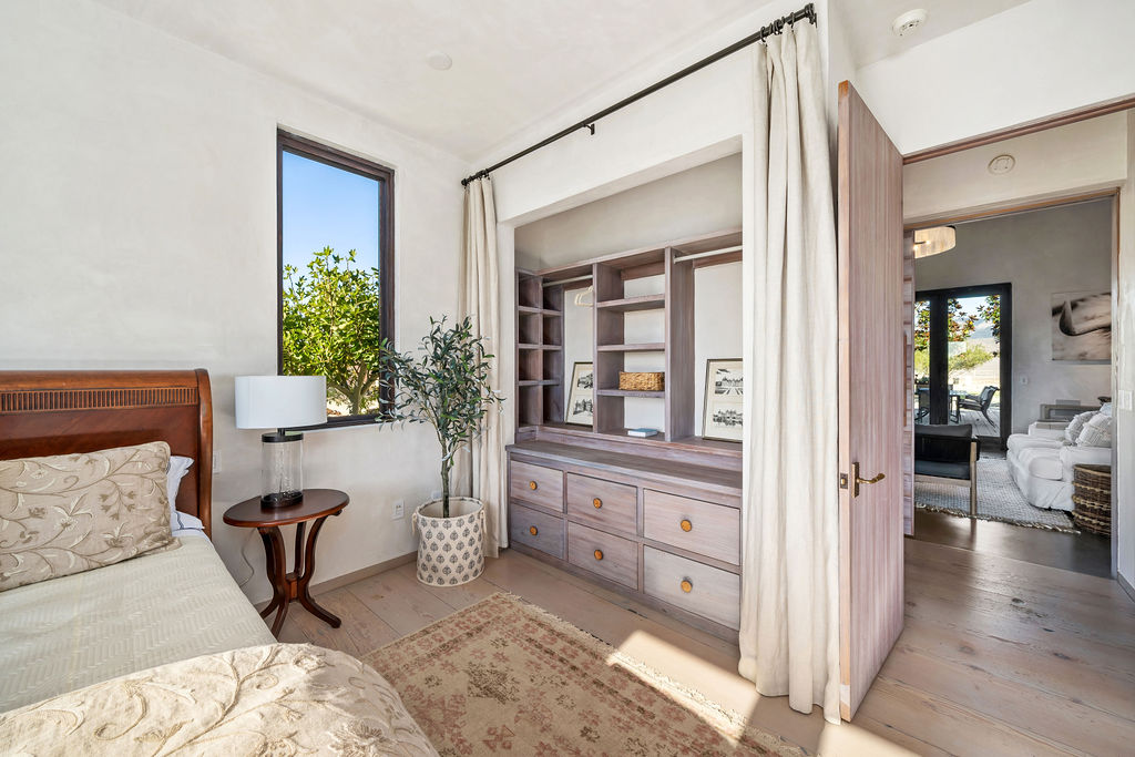 The Vineyard House interior, view 36