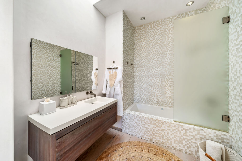 The Vineyard House interior, view 37