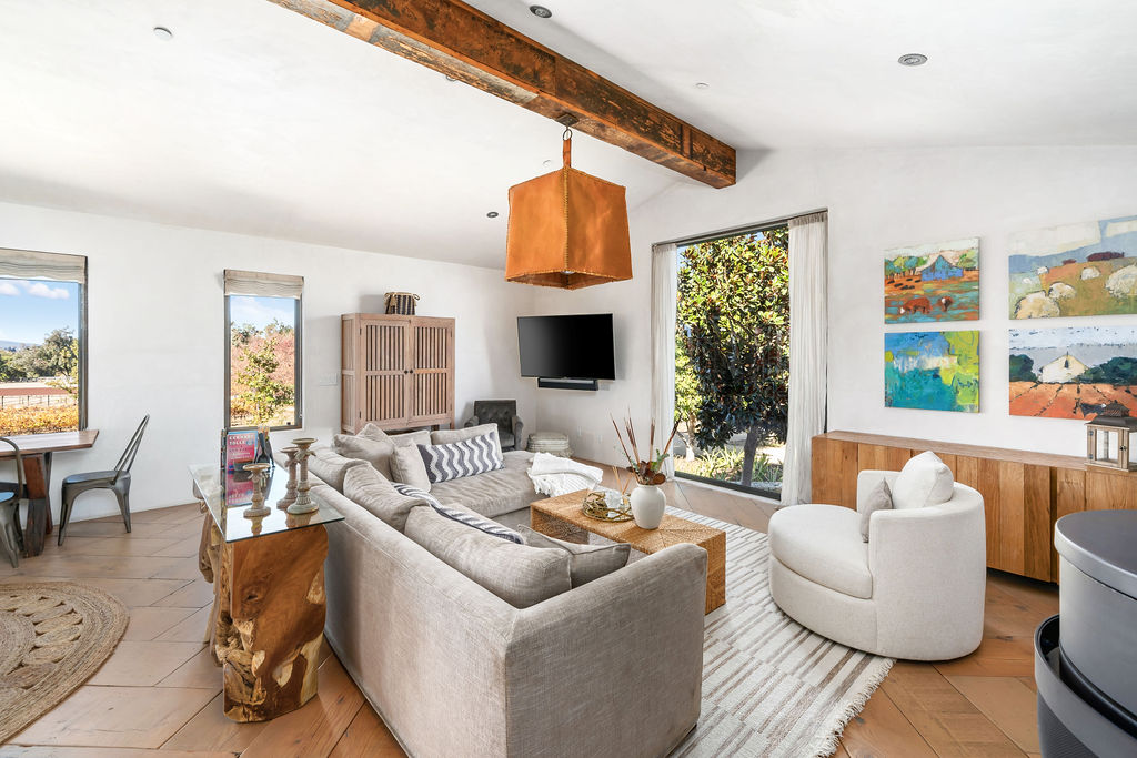 The Vineyard House interior, view 47