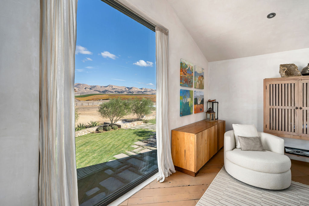 The Vineyard House interior, view 48
