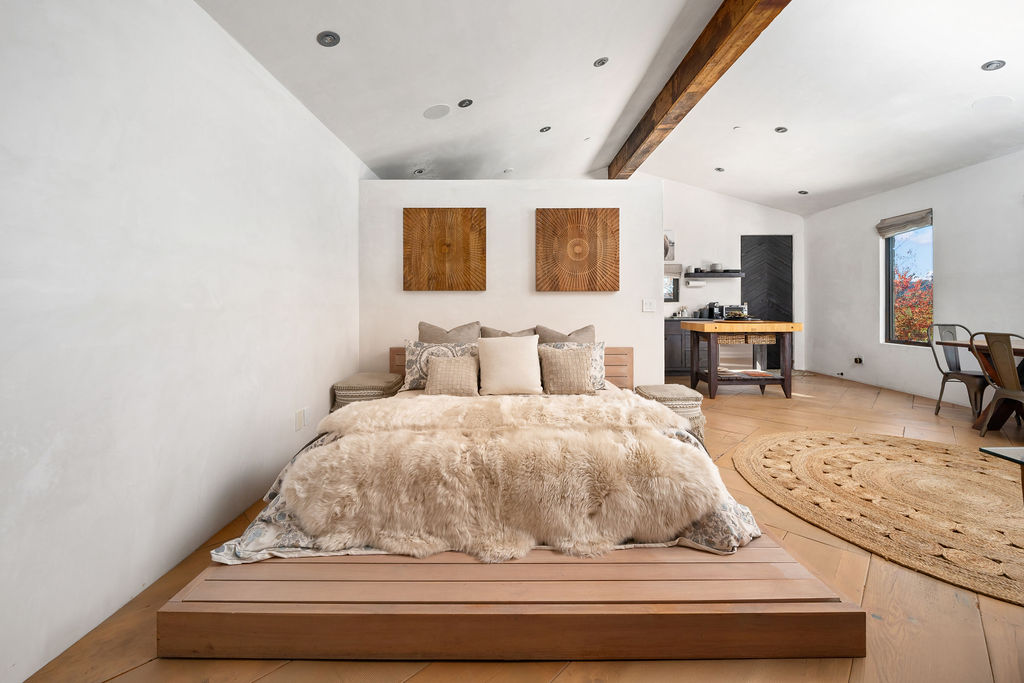 The Vineyard House interior, view 50