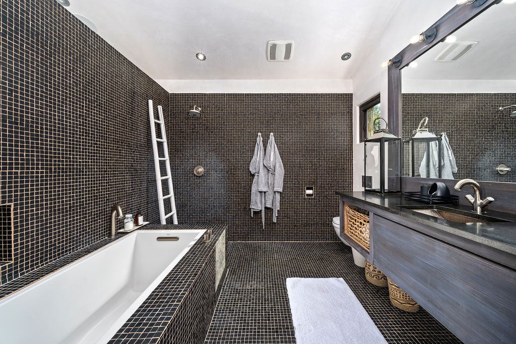The Vineyard House interior, view 54